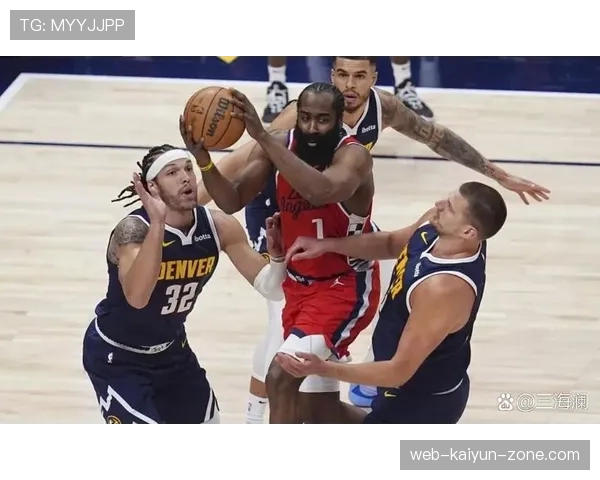 哈登利用挡拆拉开空间提升三分命中率明显优于欧文