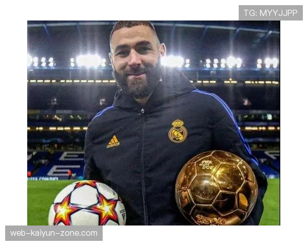 本泽马 vs 伊布：全能前锋与支点核心的技术差异在哪？